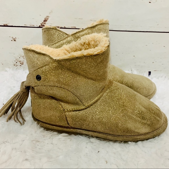 BEARPAW Mia Youth Pewter Distressed Boot - Picture 2 of 7